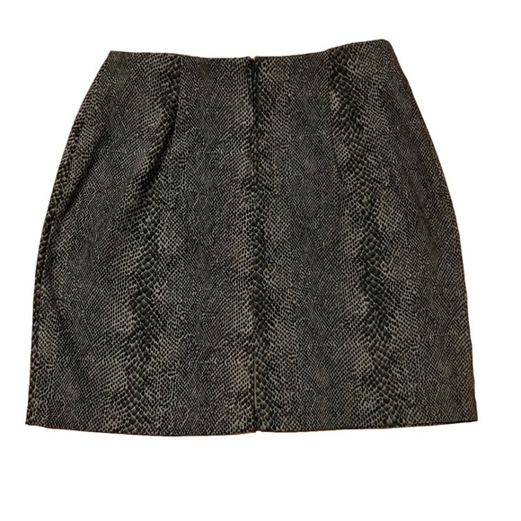 Briggs Petite Snake Print Mini Skirt (Sz 8) - Picture 3 of 10